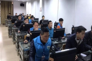 積極推進(jìn)網(wǎng)約車(chē)行業(yè)合規(guī)化進(jìn)程，率先實(shí)現(xiàn)“三證合一”