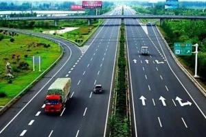 新手跑高速，在路上別做這些事，否則害人害己！