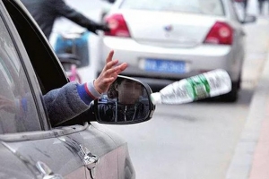 開車時這個小動作要當(dāng)心！雖然不起眼但后果很嚴重！