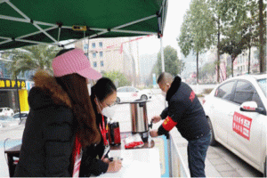 萬順叫車愛心車隊(duì)，疫情陰影下的一束光