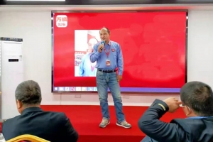 每天50個(gè)俯臥撐！這位司機(jī)用超好狀態(tài)提供高品質(zhì)乘客服務(wù)